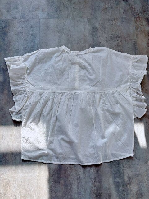 coca　ガーゼ袖フリルブラウス　WHITE　後ろ側