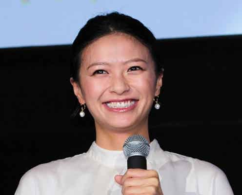 岡田准一&榮倉奈々、サプライズ登場で観客悲鳴