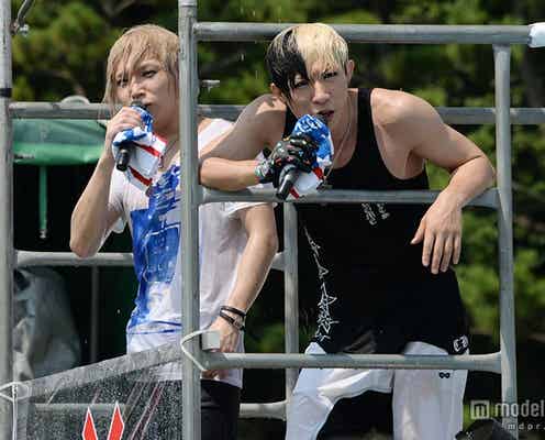 ゴールデンボンバー鬼龍院&歌広場がびしょ濡れに 樽美酒は海パンで土下座