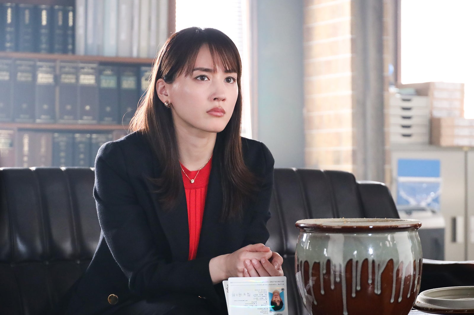 綾瀬はるか／「元彼の遺言状」第8話より（C）フジテレビ