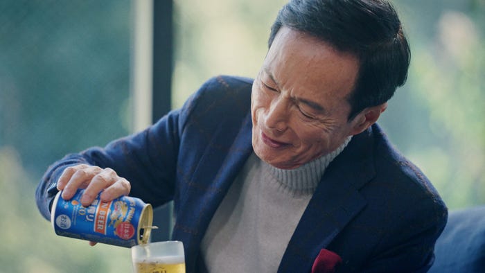 森進一/「これが私のおいしいビール 森進一&Hiro(MY FIRST STORY)」篇より(提供写真)