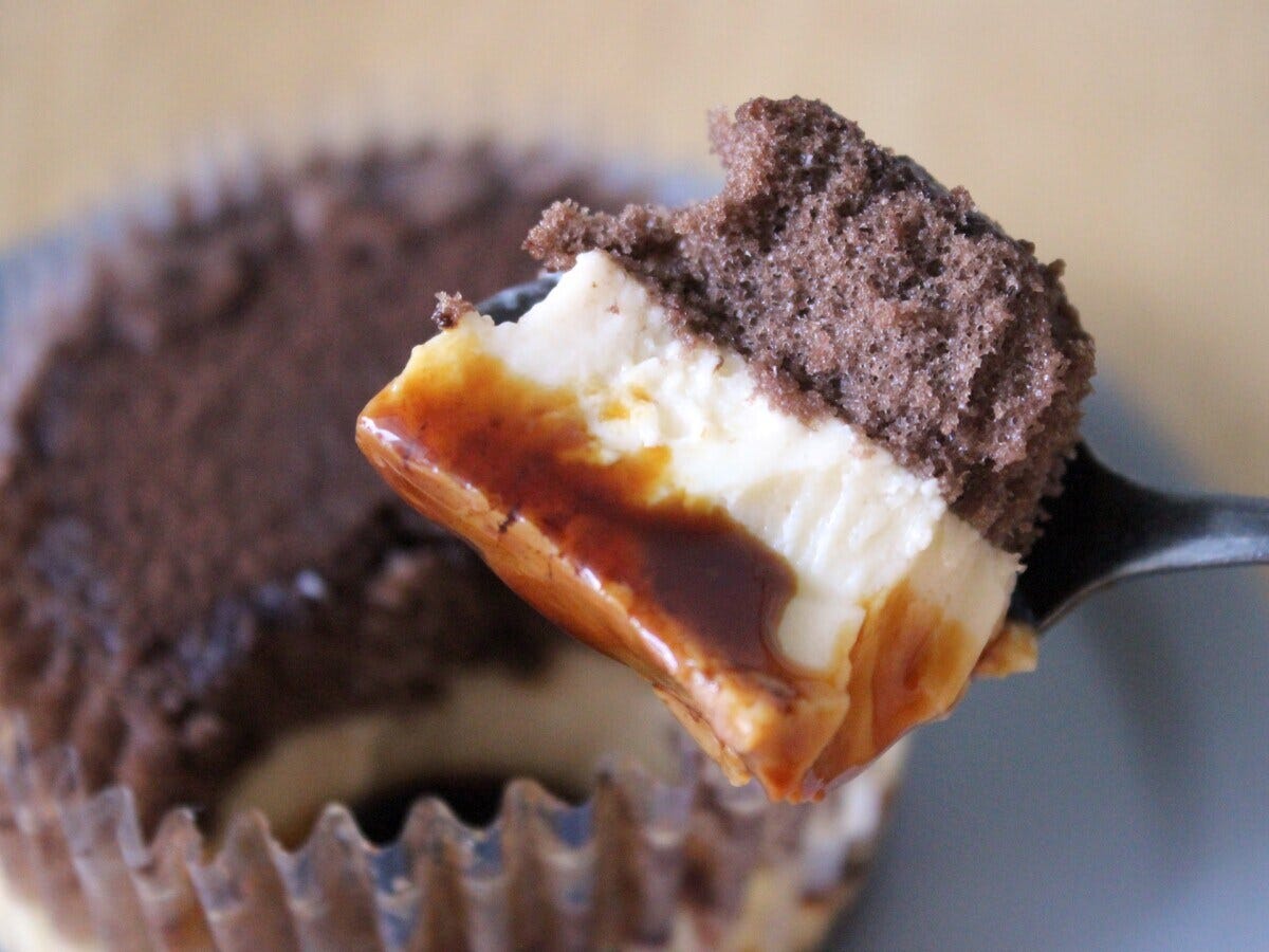 苦みをきかせたカラメルソースが、濃厚なプリンとマッチ