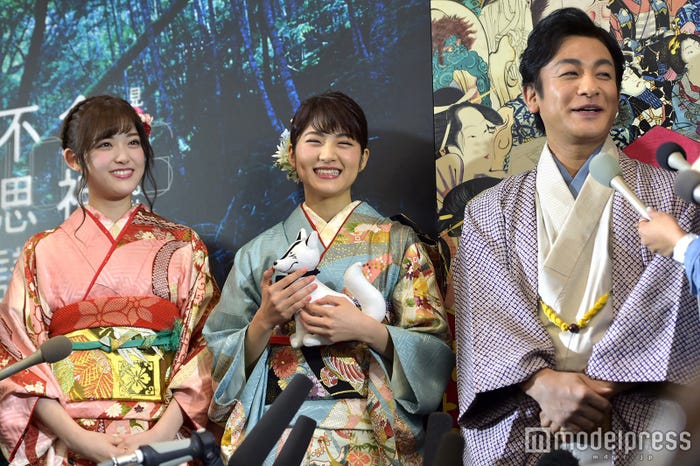 左から:松村沙友理、若月佑美、片岡愛之助(C)モデルプレス