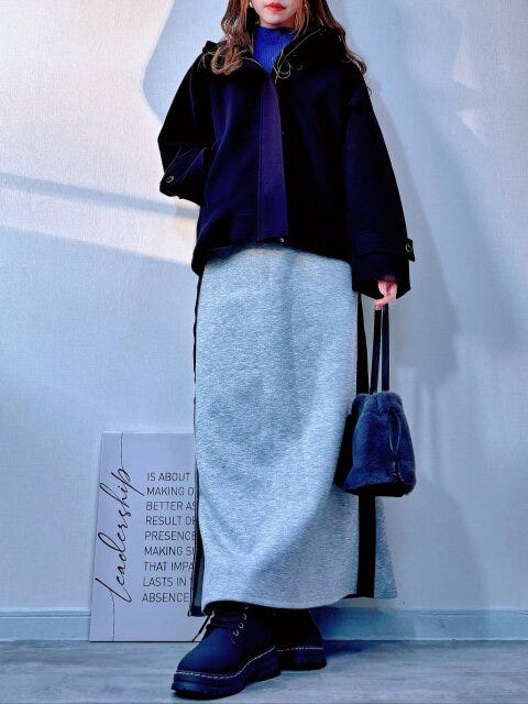 GUコージーメルトンショートフーディコートのスウェットスカートコーデ