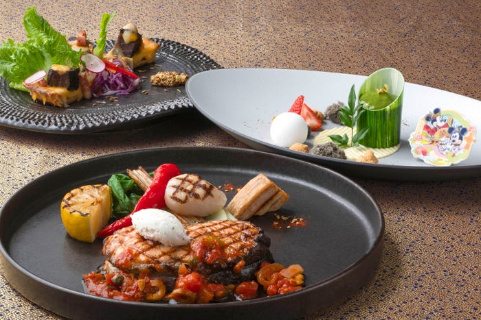 ディズニーアンバサダーホテル「エンパイア・グリル」イヤーエンド&ニューイヤーエンパイア・グリル・ディナー13,300円(C)Disney
