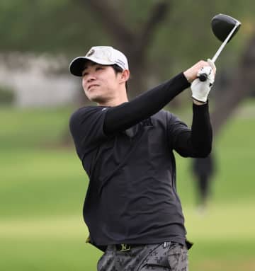 阪神 中野拓夢がめちゃオシャレなゴルフスタイル！球団ウェアをきれいに着こなす 高級ブランドのベルトもチラリ