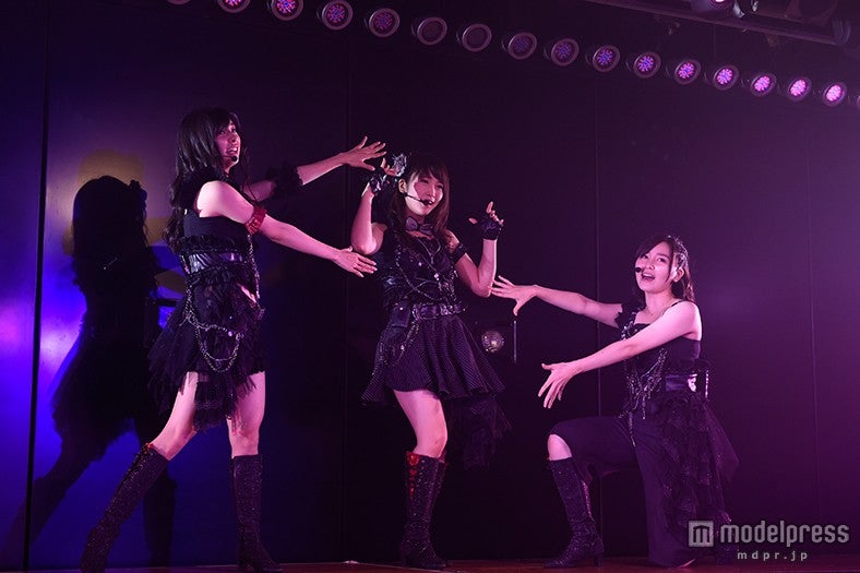 ステージの様子（C）AKS