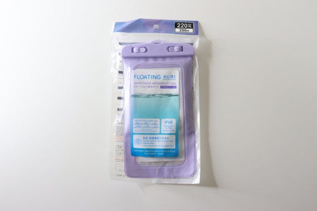 ダイソー　水に浮くスマートフォン防水ケース（パープル）　パッケージ