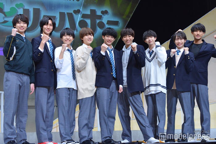 AmBitious(左から)小柴陸、大内リオン、井上一太、岡佑吏、真弓孟之、河下楽、永岡蓮王、浦陸斗、吉川太郎(C)モデルプレス