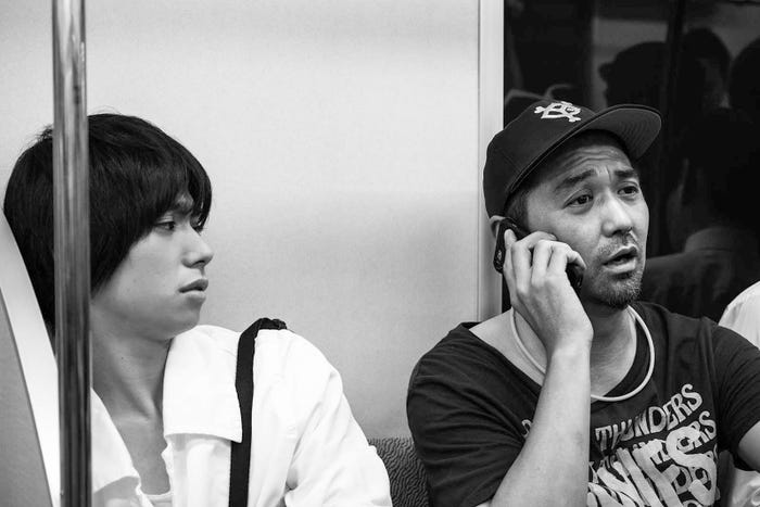 (左から)村上虹郎、村上淳(C)吉本興業