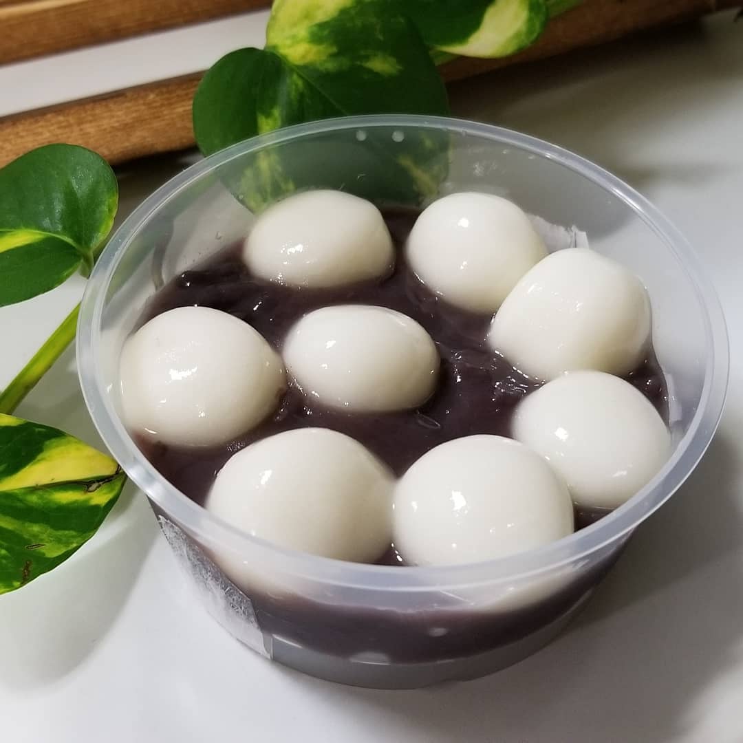 ひとくち白玉の冷やしぜんざいの蓋を開けた写真