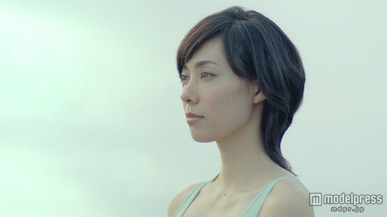 吹石一恵／ユニクロの新TVCM「ブラトップ2015」篇より