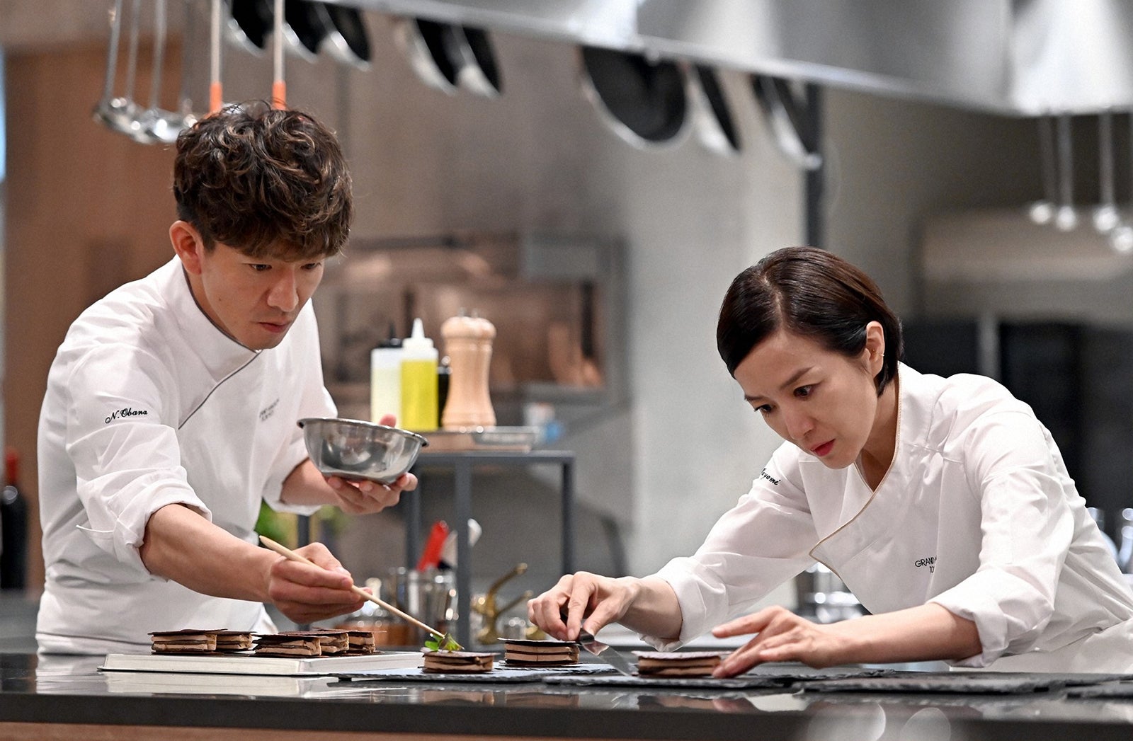 木村拓哉、鈴木京香／「グランメゾン東京」第4話より（C）TBS