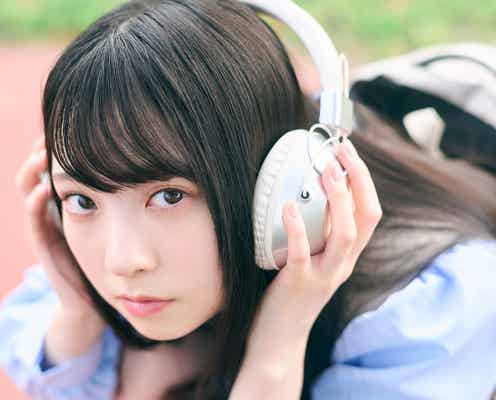 日向坂46佐藤優羽、ヘッドホン付け上目遣い「五期生のぽかぽか写真館」3人目公開