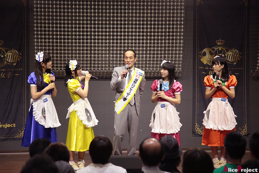 （左から）涼邑芹、桜雪、東国原英夫、山下ゆあ、陽向こはる（画像提供：アリスプロジェクト）
