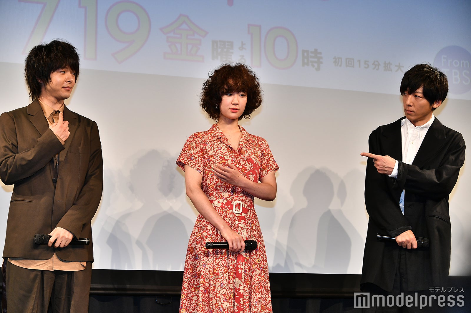 “一番空気を読まない人”で満場一致となった中村倫也（左） （C）モデルプレス