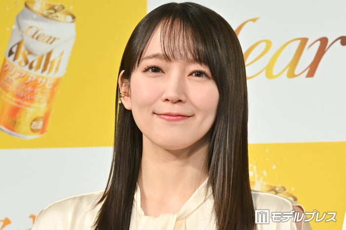 吉岡里帆、雰囲気がらりスタイリング×ノースリ姿に反響続々「イケメンすぎ」「ドキッとした」