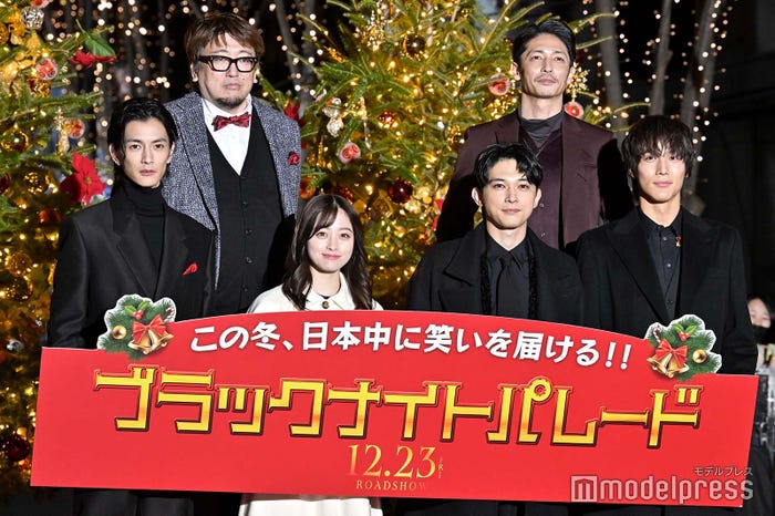 (前列左から)渡邊圭祐、橋本環奈、吉沢亮、中川大志、(後列左から)福田雄一監督、玉木宏 (C)モデルプレス