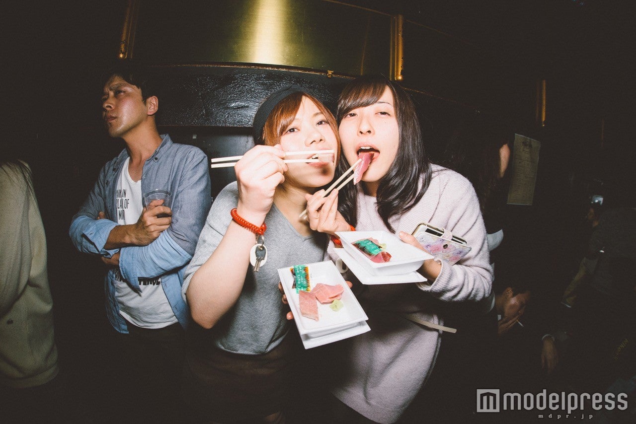 マグロは来場者に振る舞われる／画像提供：“マグロハウス”PR事務局