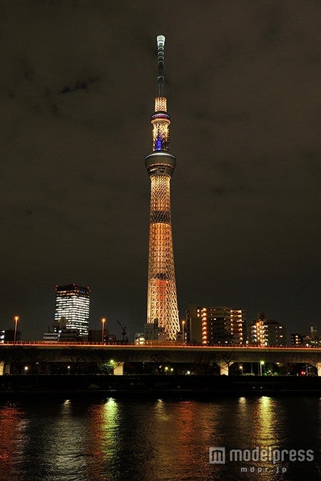 チョコレートをイメージした特別ライティング／ブラウンショコラ（C）TOKYO-SKYTREE