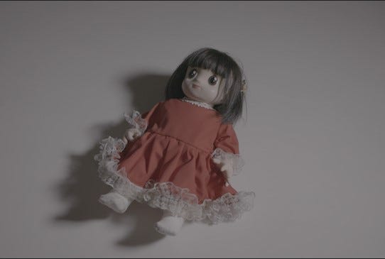 「何かおかしい」場面写真(C)テレビ東京