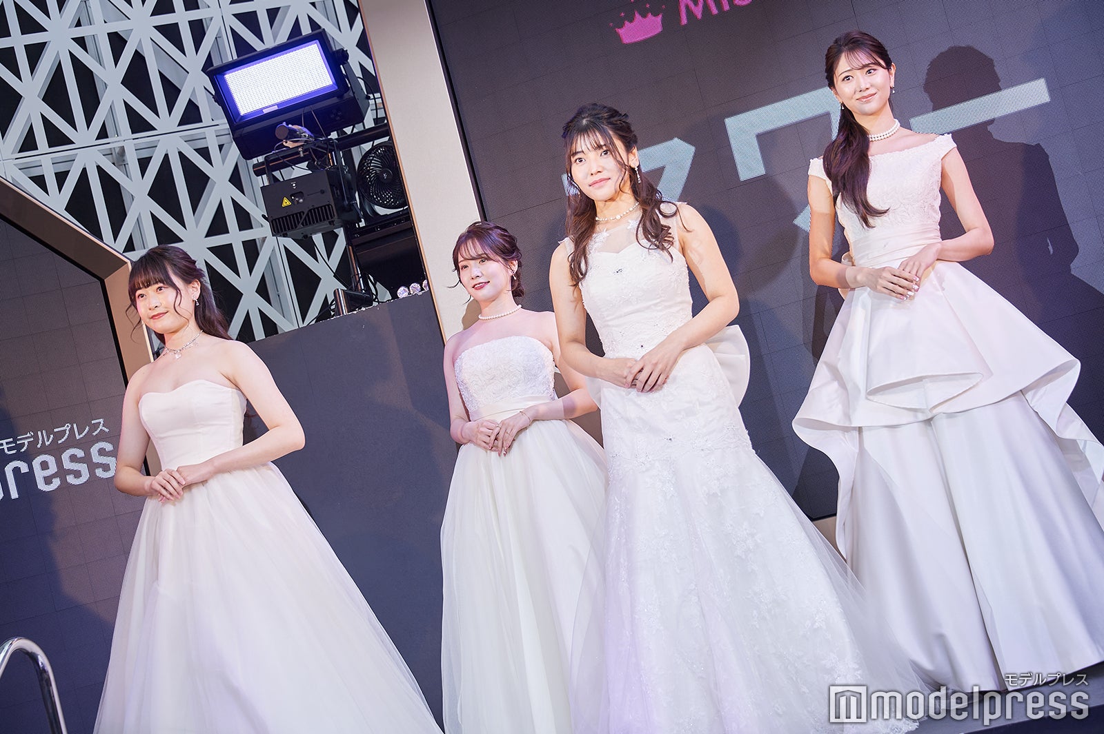 「ミスモデルプレス」表彰式の様子（C）モデルプレス