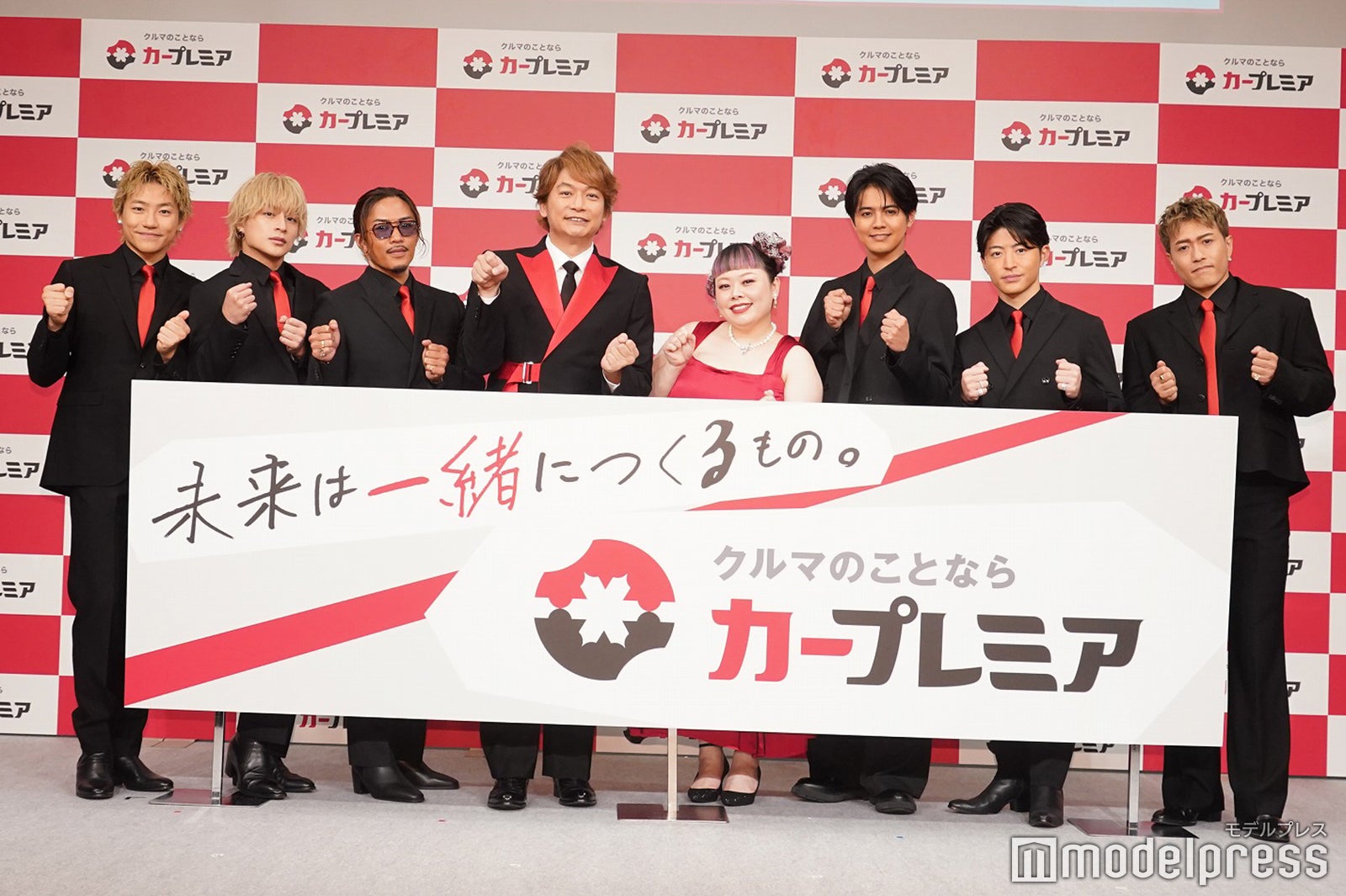 （左から）小森隼、白濱亜嵐、数原龍友、香取慎吾、渡辺直美、片寄涼太、佐野玲於、中務裕太（C）モデルプレス