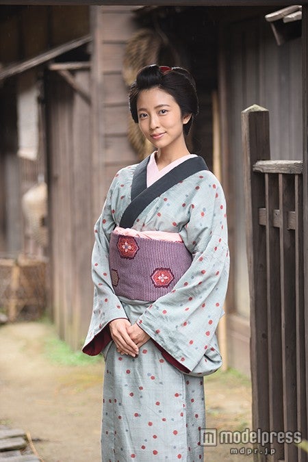 小島梨里杏（画像提供：所属事務所）