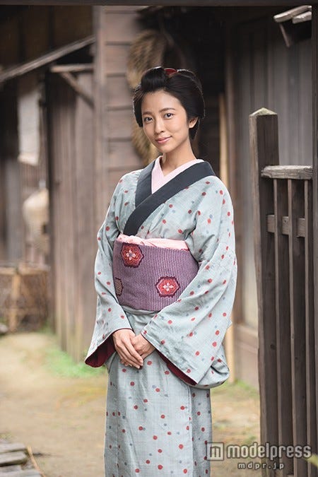 小島梨里杏(画像提供:所属事務所)