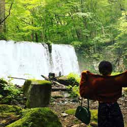 (左から)宮崎香蓮、小島藤子(C)TBS