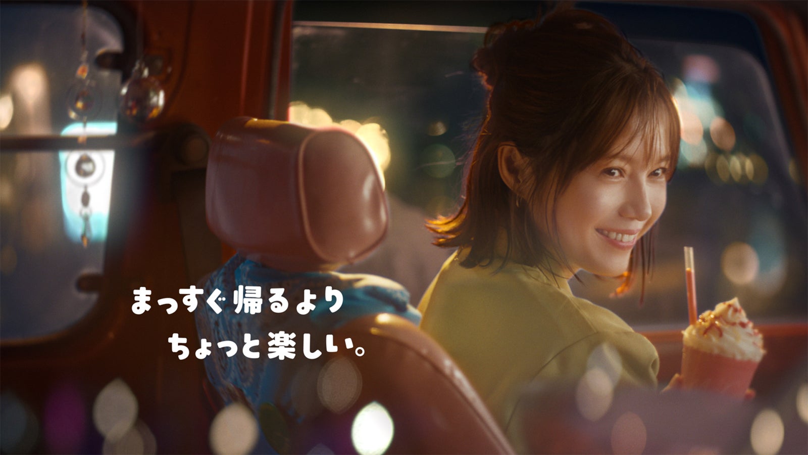 宮崎あおい／新TVCM「マックカフェ寄り道マック 夜のドライブ」篇より（提供写真）