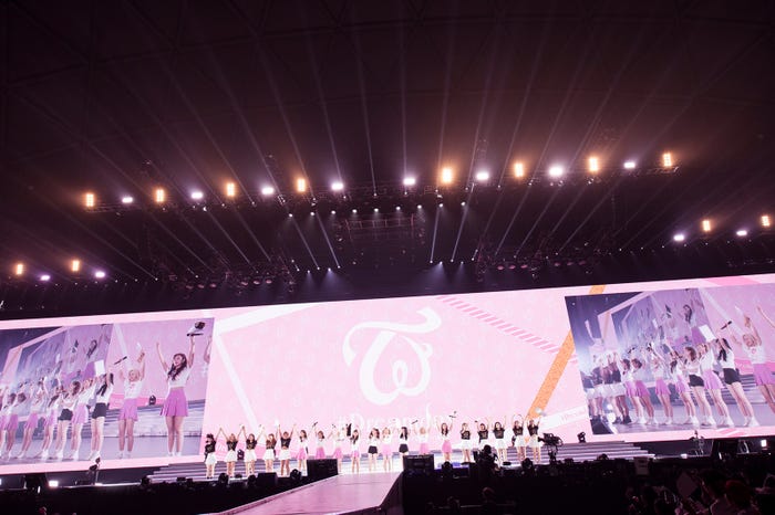 「TWICE DOME TOUR 2019 “#Dreamday”」ナゴヤドーム公演より (撮影:田中聖太郎写真事務所)