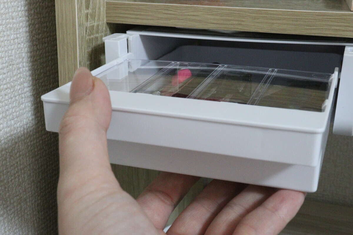 ダイソー 取り付け引き出しケース ダイソーの取り付け引き出しケースを引き出す
