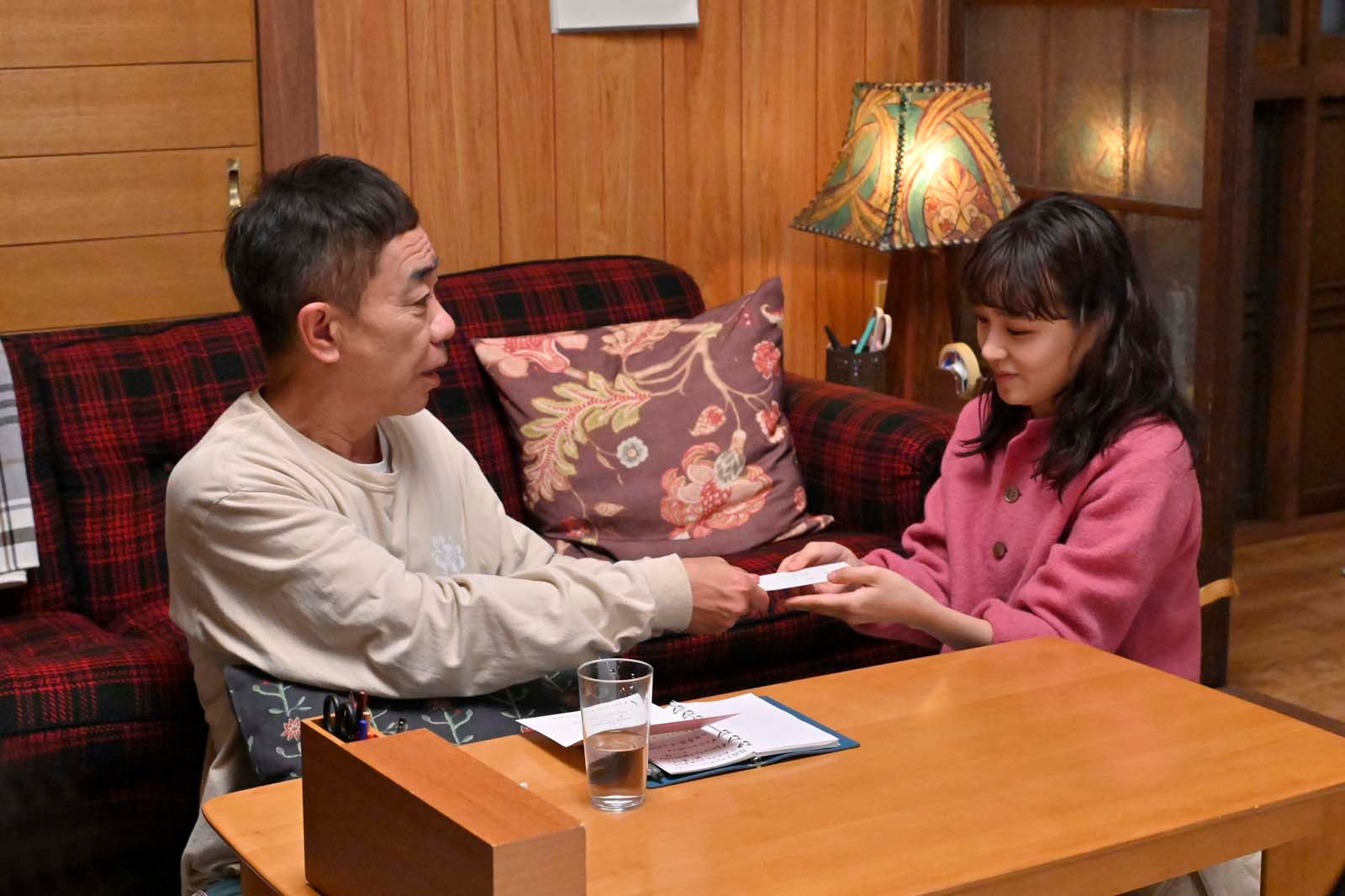 木梨憲武、奈緒「春になったら」第8話より（C）カンテレ