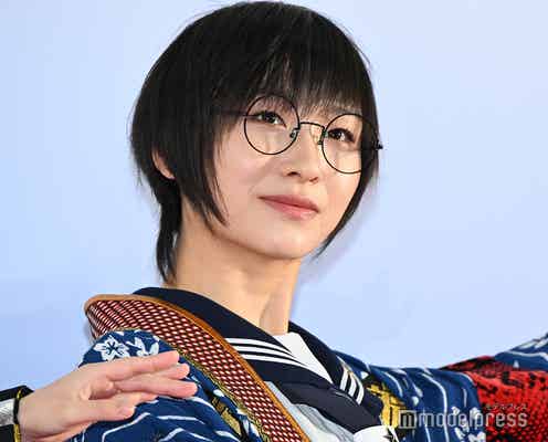 新しい学校のリーダーズ・SUZUKA、メガネ外したショットで雰囲気ガラリ「すごく新鮮」「目が綺麗」の声