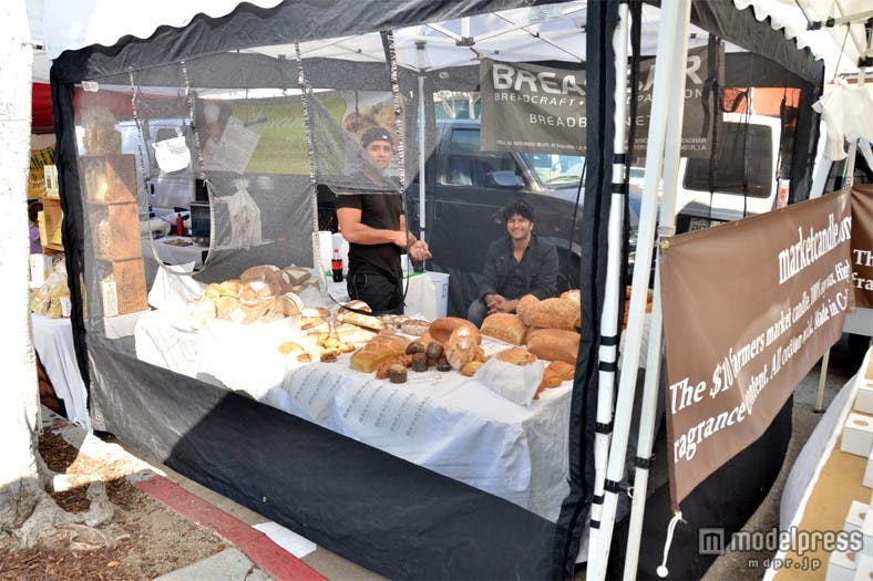 週末にはファーマーズマーケットで賑わいを見せる/「GROWZE」がフラッグシップショップを構える「ラーチモント・ヴィレッジ」