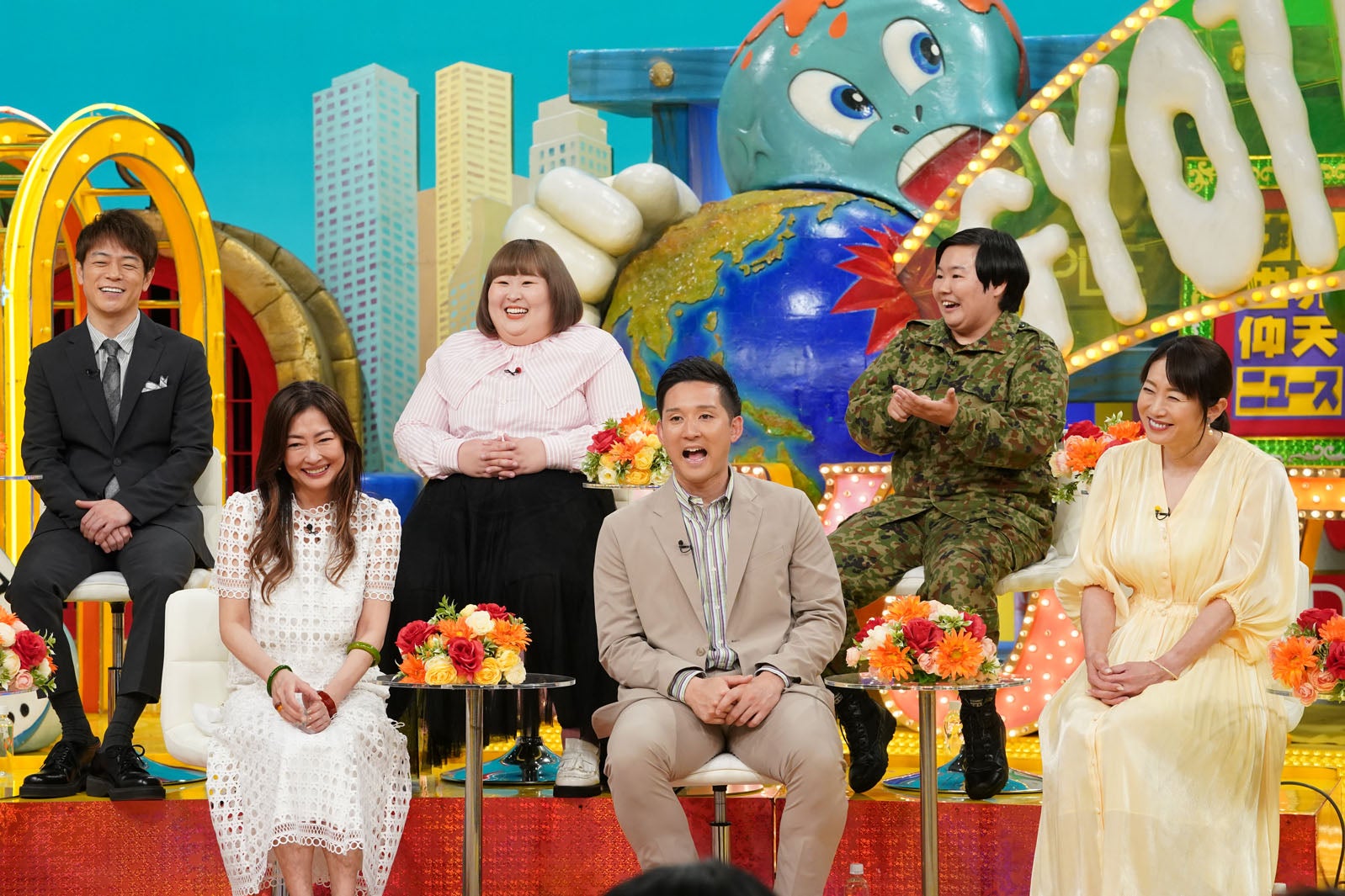 （前列左から）中山美穂、杉谷拳士、田中雅美（後列左から）陣内智則、かなで、やす子（C）日本テレビ