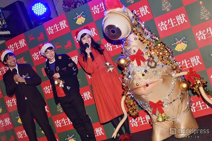 左から:山崎貴監督、染谷将太、橋本愛、ミギー