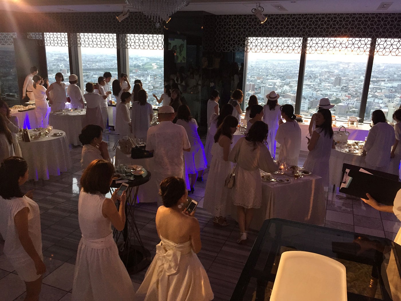 全てが純白に包まれるパーティー「La Sora WHITE NIGHT」がオシャレ／画像提供：ニッコー・ホテルズ・インターナショナル