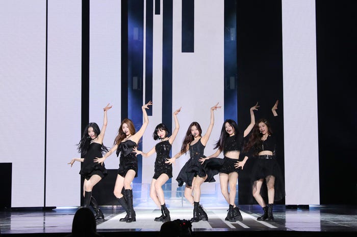 LE SSERAFIM(C) SOURCE MUSIC