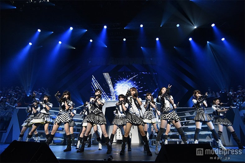「AKB48リクエストアワーセットリストベスト1035 2015」21日公演より（C）AKS