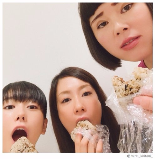 “女子モドキ”じゃなかった！？桐谷美玲＆ブルゾンちえみに水川あさみが差し入れ「ステキ女子すぎるやろ」