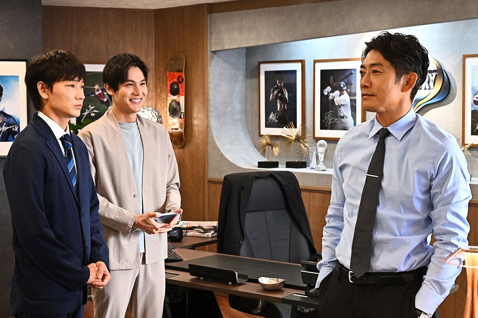 綾野剛、中川大志、反町隆史／「オールドルーキー」第5話より（C）TBS