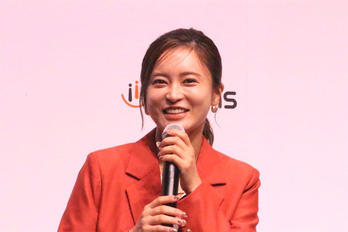 小島瑠璃子が人生初の履歴書を大公開！｜AI転職エージェント「JoBins」ローンチ