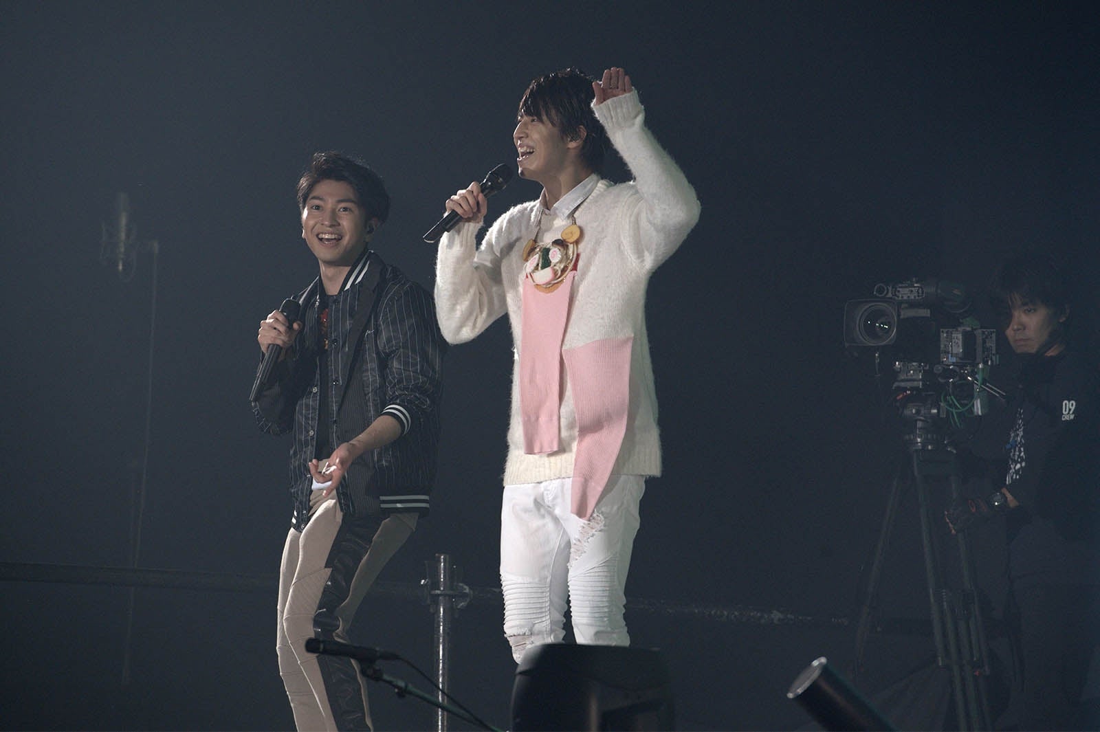 超特急／「BULLET TRAIN CHRISTMAS ONEMAN SHOW 2016 愛す。in Wonder Land 」より（写真提供：SDR）