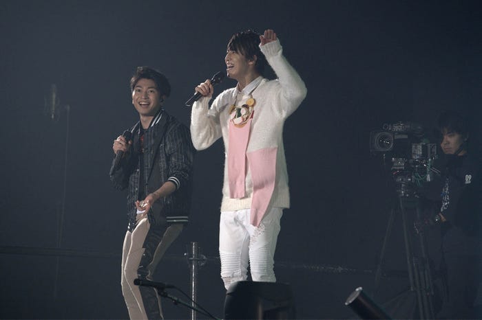 超特急/「BULLET TRAIN CHRISTMAS ONEMAN SHOW 2016 愛す。in Wonder Land 」より(写真提供:SDR)