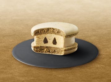 セブンプレミアム マカロンアイス ほうじ茶ラテ／提供画像