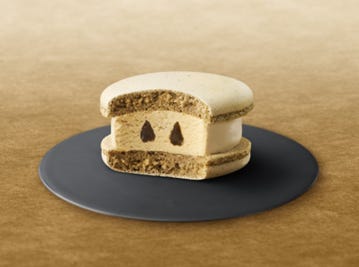 セブンプレミアム マカロンアイス ほうじ茶ラテ/提供画像