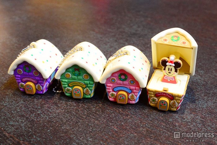 「ホリデー・ポップアップ」ボタンを押すとキャラクターが飛び出す