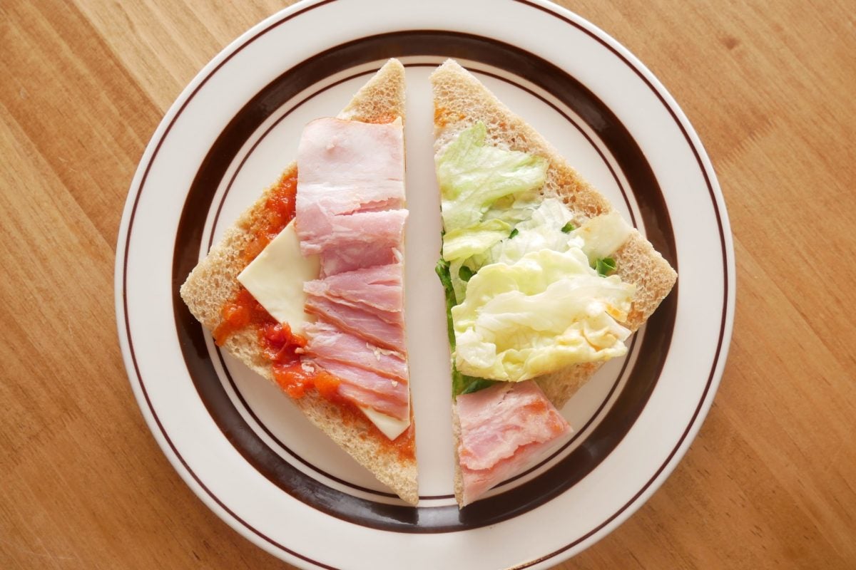 全粒粉サンド　生ハムとベーコンと野菜